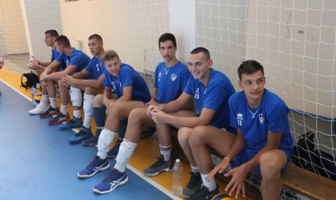 Волейболният Левски ще доиграе сезона с юноши - 1