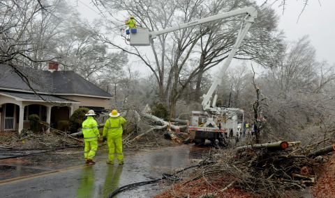 Снежна буря остави над 300 000 американци без ток - 1