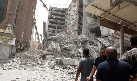 Петима загинали при срутване на сграда в Иран - 1