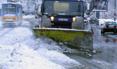 Повторно чистят улиците в София - 1