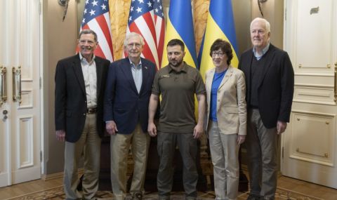 Щатски сенатори посетиха Зеленски в Киев - 1