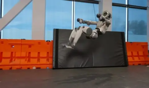 Boston Dynamics научи робота Atlas да прави задно салто (ВИДЕО) - 1