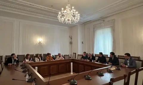 ПП ще внесе в НС решение за повишаване на заплатите на медицинските сестри на 90% от средната заплата - 1