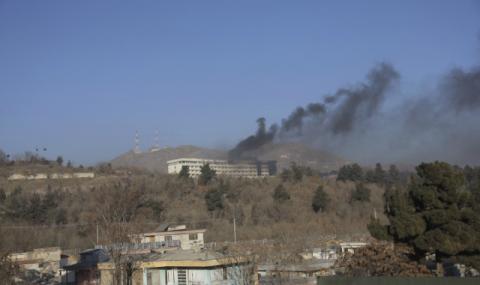 Терористи превзеха хотел в Кабул, убиха 5 души (ВИДЕО) - 1