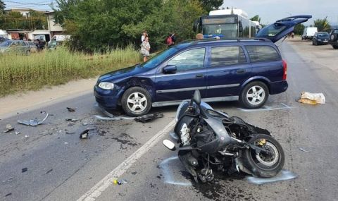 Моторист е в болница след челна катастрофа на Околовръстното шосе в София - 1