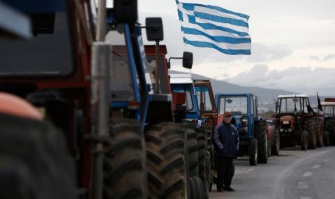 Трактори окупират гръцка магистрала - 1