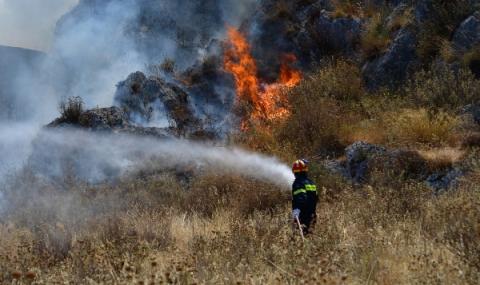 Голям пожар на гръцки остров - 1