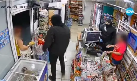 Двама маскирани и въоръжени обраха магазин за хранителни стоки във Варна - 1
