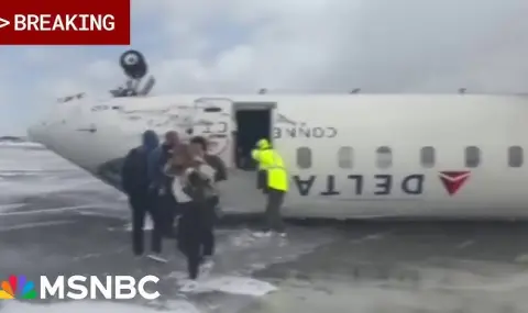 Passenger plane overturns on landing in Toronto, 15 people injured VIDEO  - 1