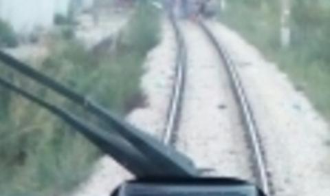 Роми от "Факултета" спряха влак - 1