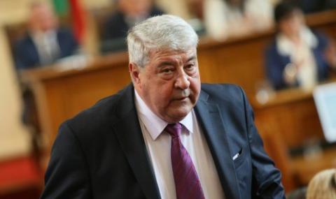 Спас Гърневски предизвика скандал в парламента - 1
