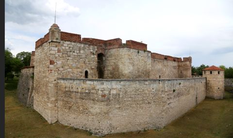 "Баба Вида" се руши, срути се стена на средновековната крепост - 1
