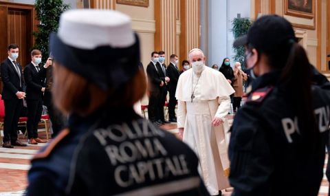 Папа Франциск не отправи традиционна за Рождество молитва - 1