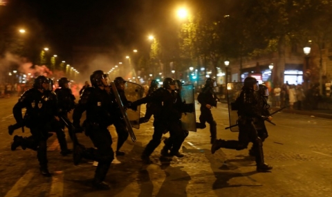 Десетки арестувани в Париж - 1