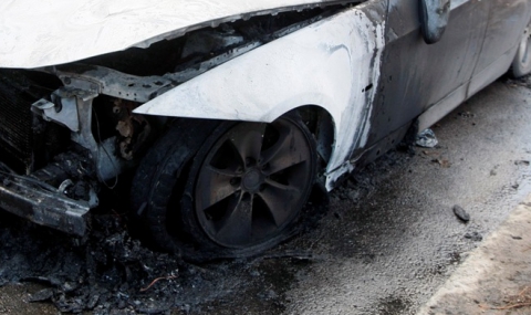 Подпалиха кола в Несебър - 1
