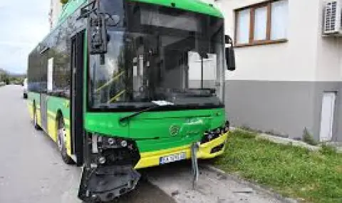 Шофьорът на автобус, ударил паркирани автомобили в Хасково, е с положителна проба за бензодиазепин - 1