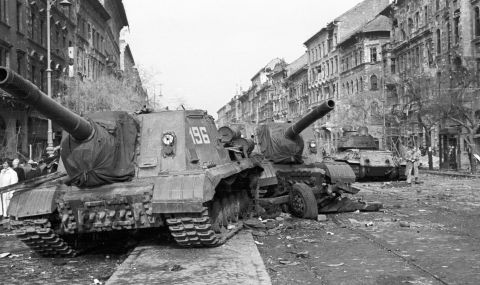 Когато унгарците бягат в Австрия от съветските танкове - 1