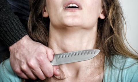 Мъж заплаши жена си, че ще ѝ пререже гърлото - 1