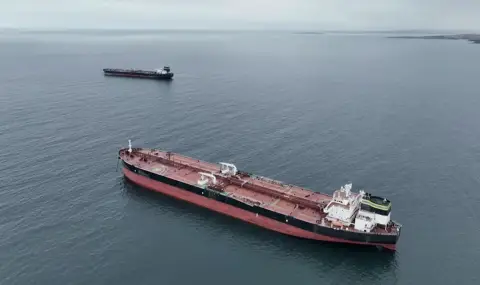 САЩ отново разрешиха сделки с натоварения на танкери руски петрол