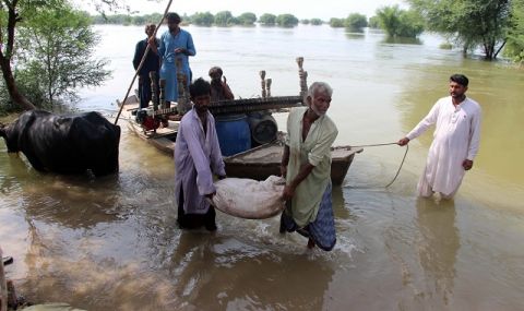 Една трета от Пакистан е под вода, загиналите са над хиляда  - 1