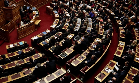 Обиди и заплахи в гръцкия парламент - 1