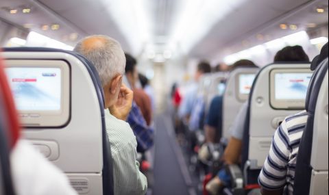 Преди полет: Мъж изпрати голата си снимка на останалите пътници в самолета - 1
