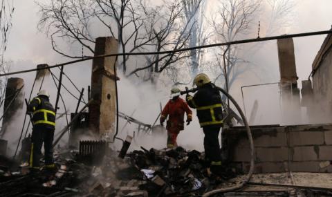 Големи щети след пожара в психодиспансера в София СНИМКИ - 1