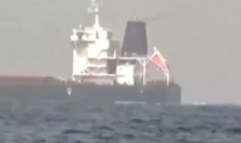 The Houthis are not stopping: They attacked two ships in the Red Sea and in the Indian Ocean VIDEO  - 1