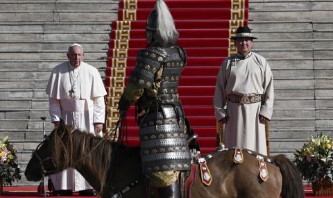 Историческо посещение! Папата разкритикува корупцията и призова да се прави повече за околната среда - 1