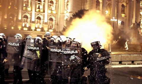 Сърбия се отказа от полицейския час след масовите протести - 1
