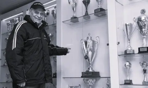 Славия не забрави легендата Александър Шаламанов - 1