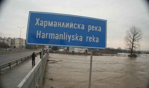 Съдът в Харманли в тежко състояние след потопа - 1