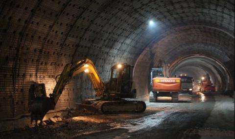 АПИ: Ремонтът на тръбата на тунел "Витиня" към София е към финала си - 1