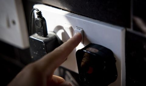 Протест и пред британския енергиен регулатор заради цените на тока и газа  - 1