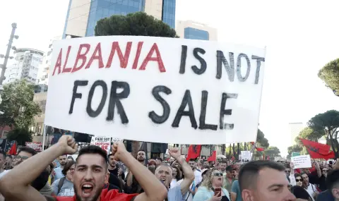 Хиляди албанци протестираха за 12-а поредна вечер срещу проект за застрояване на защитени зони