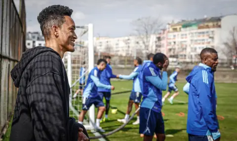 Цунами “инспектира” бившите си съотборници от Левски - 1