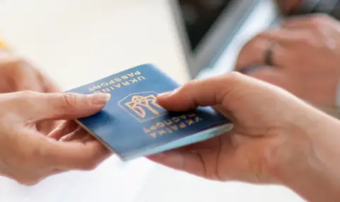 Частично възобновиха издаването на паспорти на украинци зад граница - 1