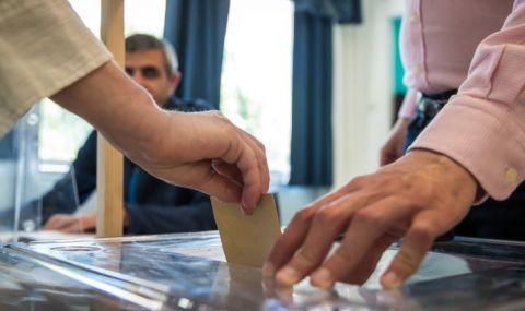 Прогнозират до 295 мандата за коалицията около Макрон след първия тур на парламентарните избори - 1