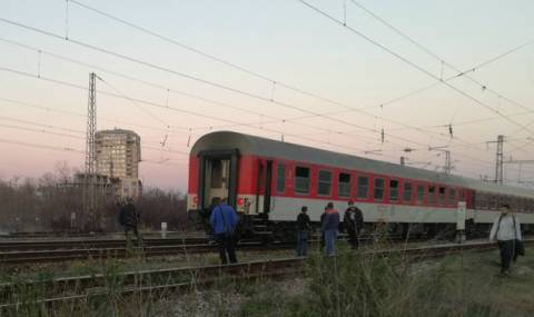 Влак помете 30-годишен мъж край Пловдив - 1