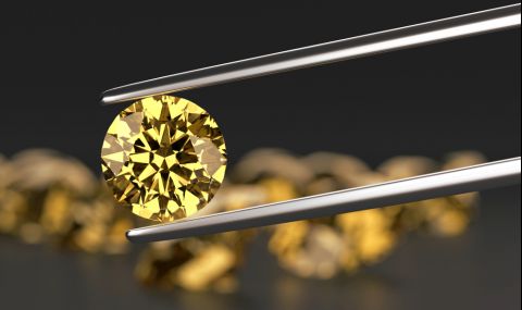 Един от най-големите жълти диаманти в света отива на търг (ВИДЕО) - 1