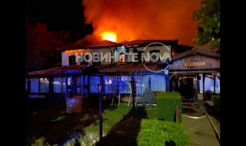 Изгоря хотелски комплекс в Казанлък - 1