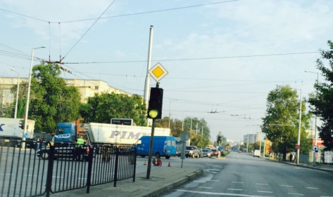 Пловдив блокиран заради скъсани тролейбусни жици - 1