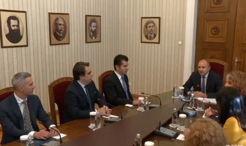 Президентът Радев към ПП: Ще държа да изчерпим докрай опциите за съставяне на правителство - 1