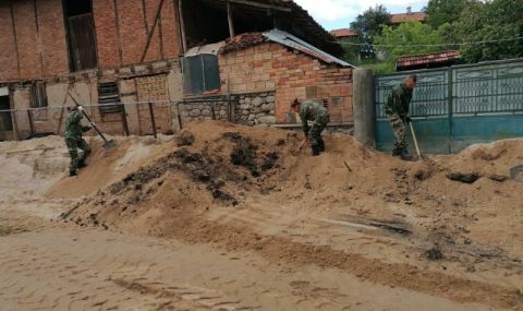 Недоволство зрее в наводнените карловски села: Държавата все още не е платила тока им, както обеща - 1