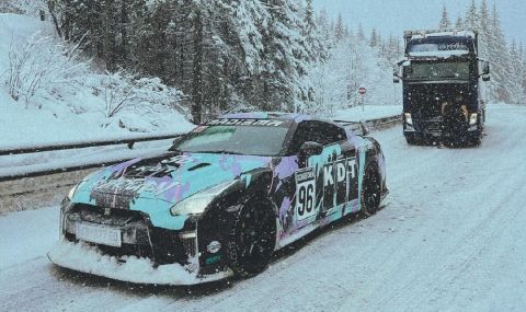 Тунингован Nissan GT-R извади камион, заседнал в снега (ВИДЕО) - 1