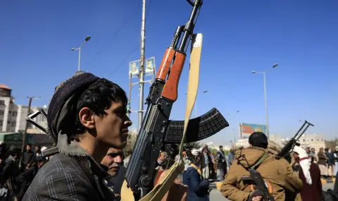 Ескалация: САЩ и Великобритания удариха хутите в Йемен - 1