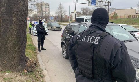 Спецакция в Казанлък с жандармерия и полиция - 1