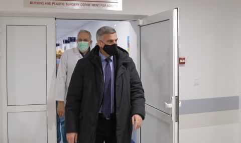 Янев посети пострадалите при катастрофата на АМ „Струма“ в „Пирогов“ - 1