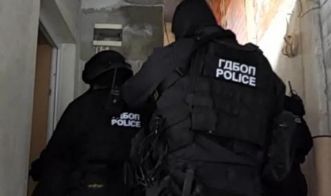 Арести! Полиция и жандармерия нахлуха във Ветово - 1