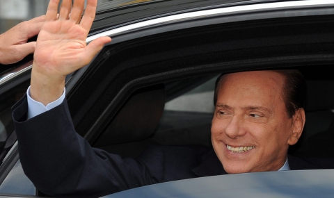 Берлускони раздава последните си карти - 1